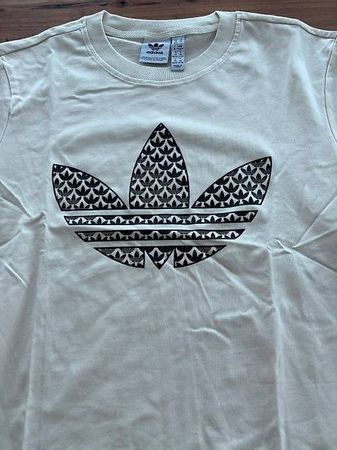 Neu! Adidas T-Shirt mit speziellem Sujet, Grösse M (XS)
