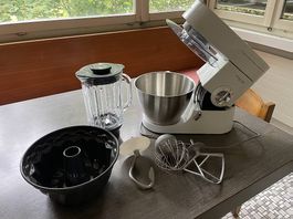 Kenwood Chef Swiss Edition mit viel Zubehör