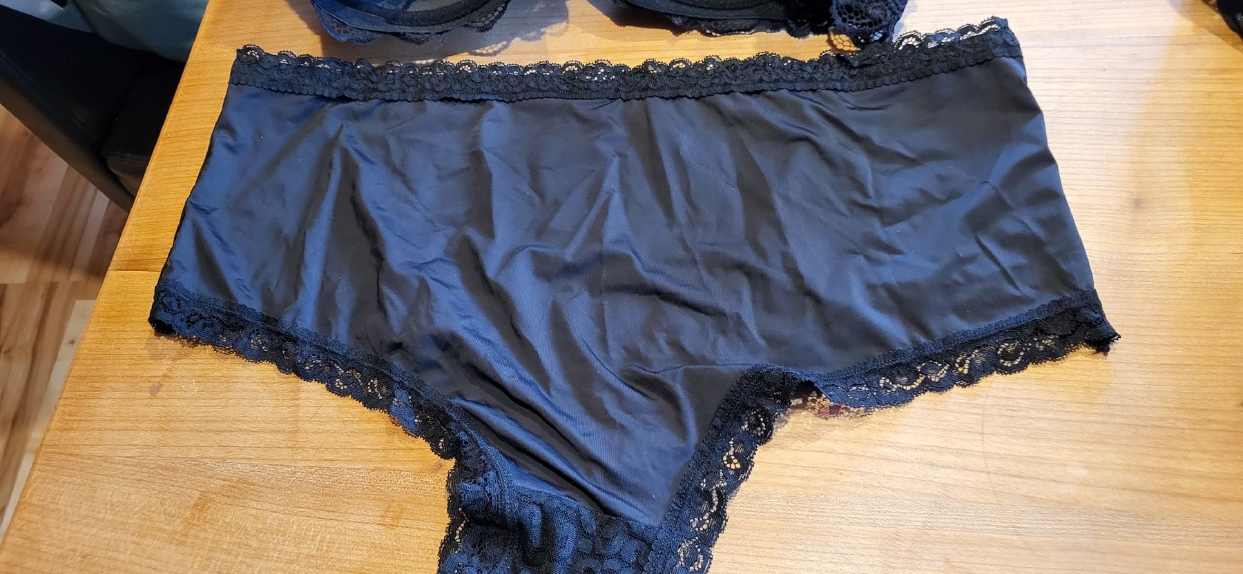 Sonstige Unterwäsche: BH 95 D mit Slip 3 x XL schwarz – Neu (gemäss Beschreibung) aus Schweizersholz von fuchs06 3