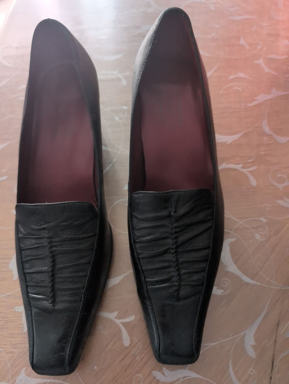 Damenschuhe: Chaussures élégantes en cuir noir, taille 40 – Gebraucht aus CORMINBOEUF von savaja