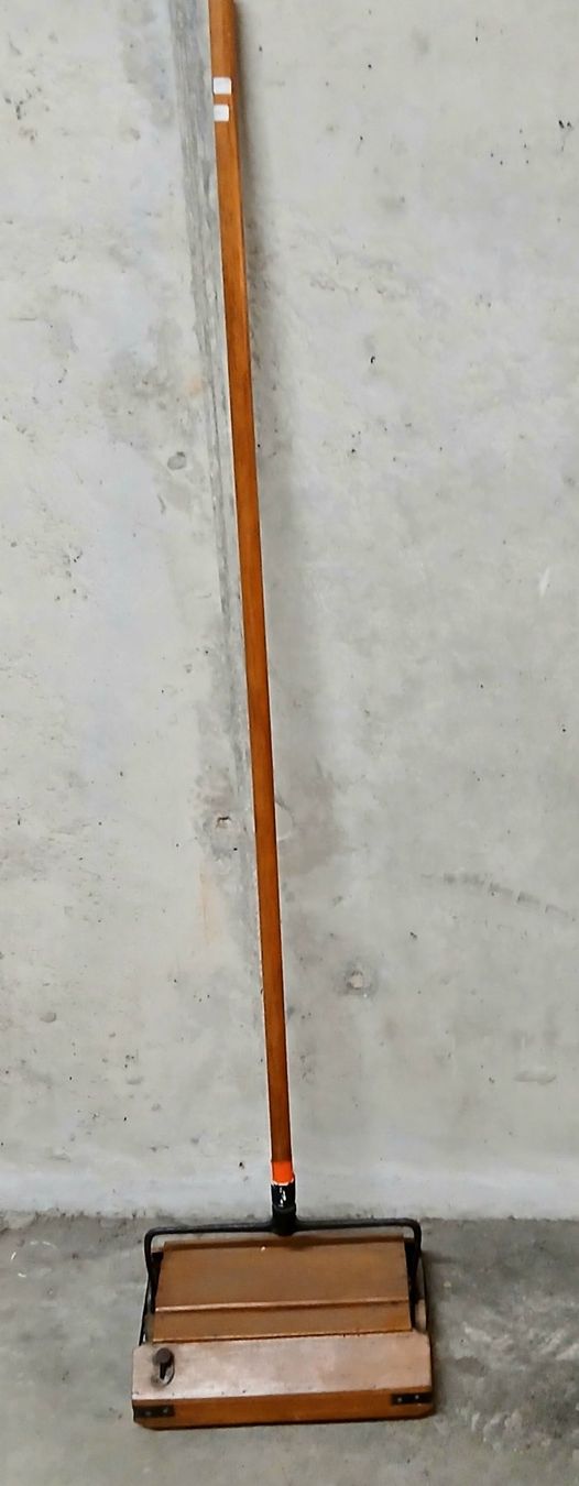 Altro in Apparecchi per la pulizia: Très ancien balai brosse – Usato da LE MONT-SUR-LAUSANNE venduto da CHOCO04