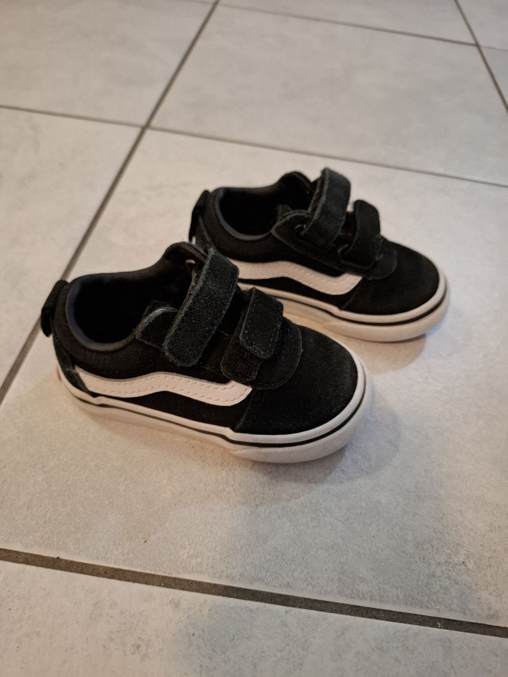 Schuhe für Jungen: Vans enfant taille 21  – Gebraucht aus Fully von Taaat