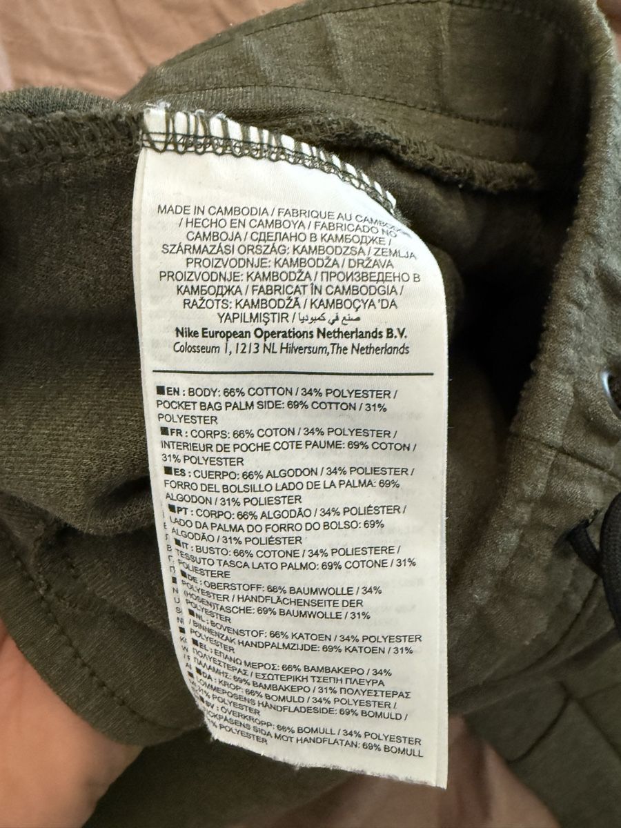 Nike Pantalons: Nike Fleece Tech Joggers – D'occasion à Castagnola par kruno.pusek 1