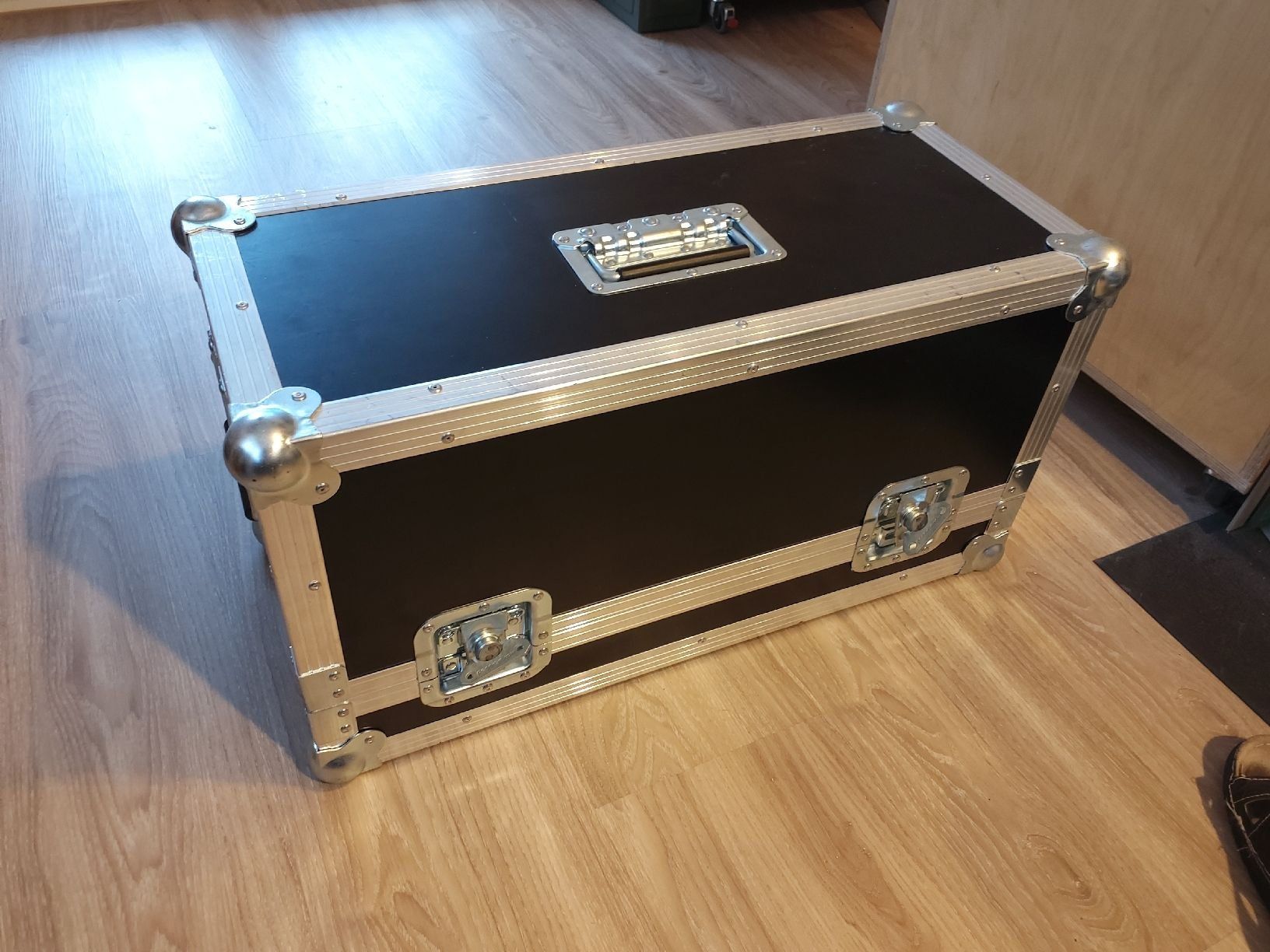 Reisekoffer: Robustes Haubencase / Flightcase – schwarz – Gebraucht aus Rupperswil von fab_k52z