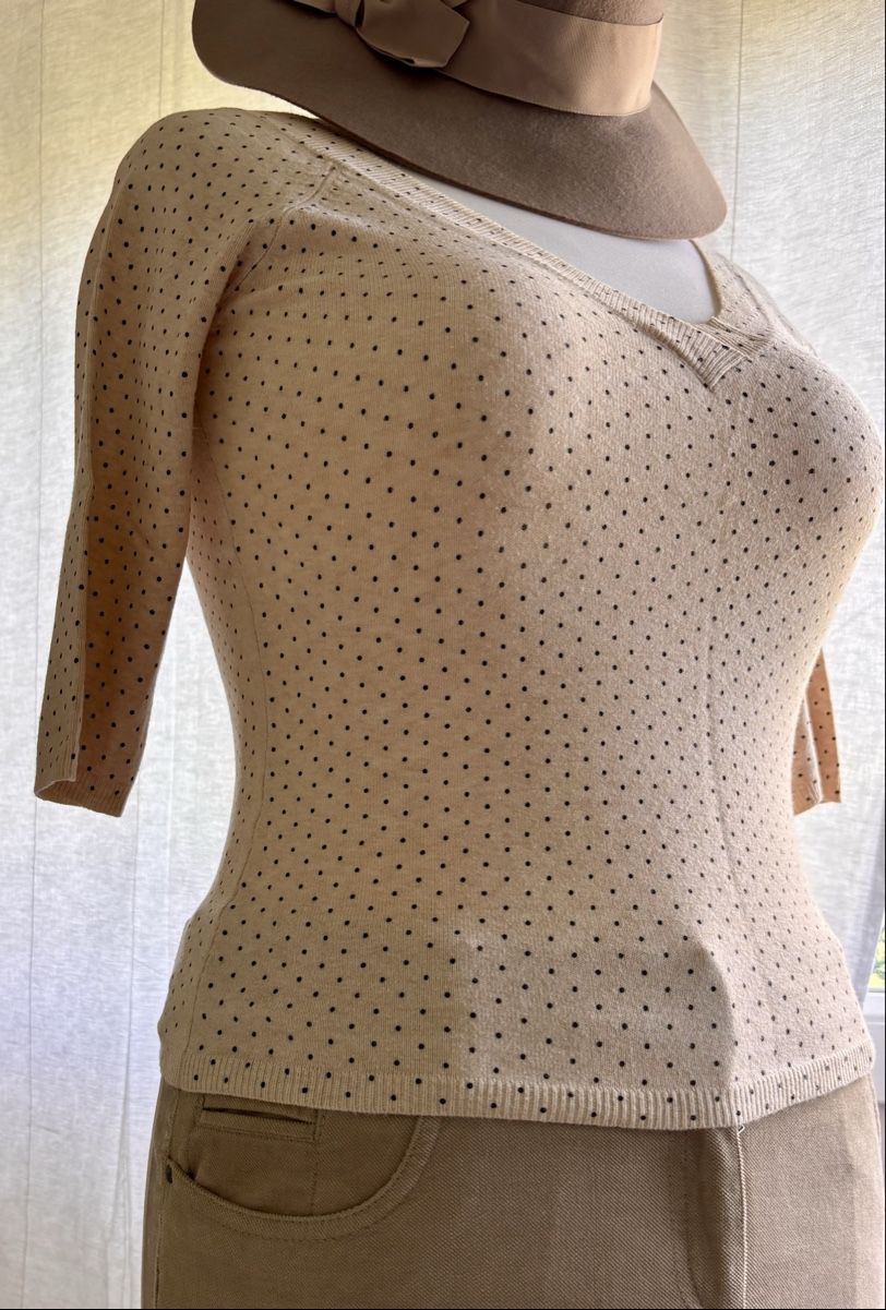 Maglioni & Felpe: Adolfo Dominguez Feinstrick Pullover Gr M V-Ausschnitt – Nuovo (secondo la descrizione) da Wangen ZH venduto da tel_gxb5 7