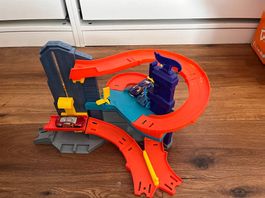 Hot Wheels Bahn mit 3 Autos 