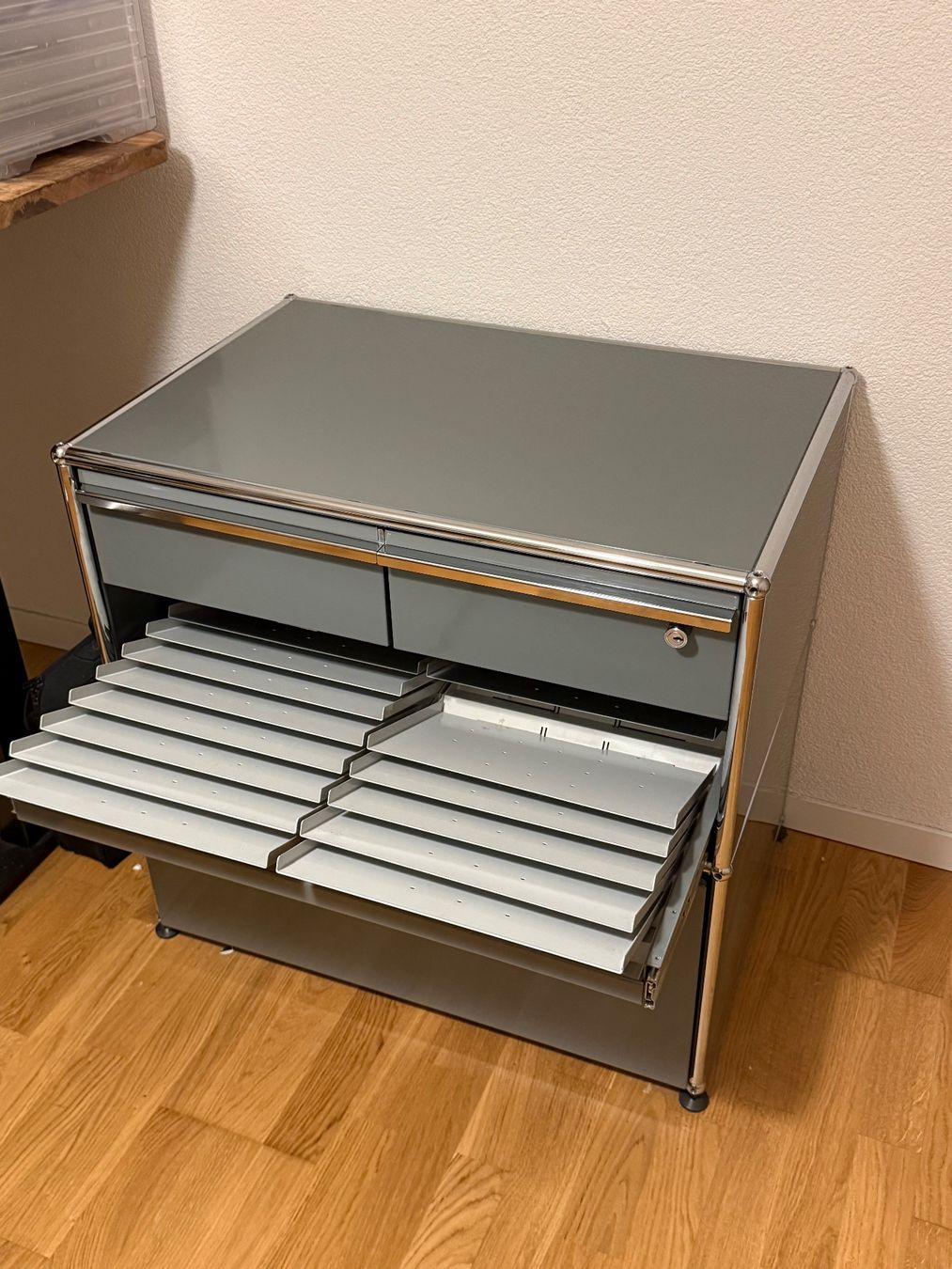 USM Cassettiere: USM Haller Sideboard Mittelgrau – Usato da Liebefeld venduto da ese_7dr9 1