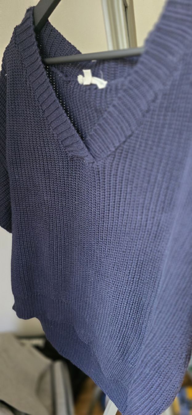 Pulls & Sweat-shirts: Pull bleu manches courtes Humility Taille M – D'occasion à Yverdon-les-Bains par van_dq65 1