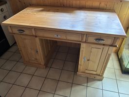 alter Holz-Schreibtisch