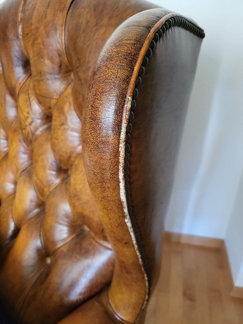 Poltrone: Antiker Chesterfield Ledersessel – Usato da Birsfelden venduto da Osso8 5