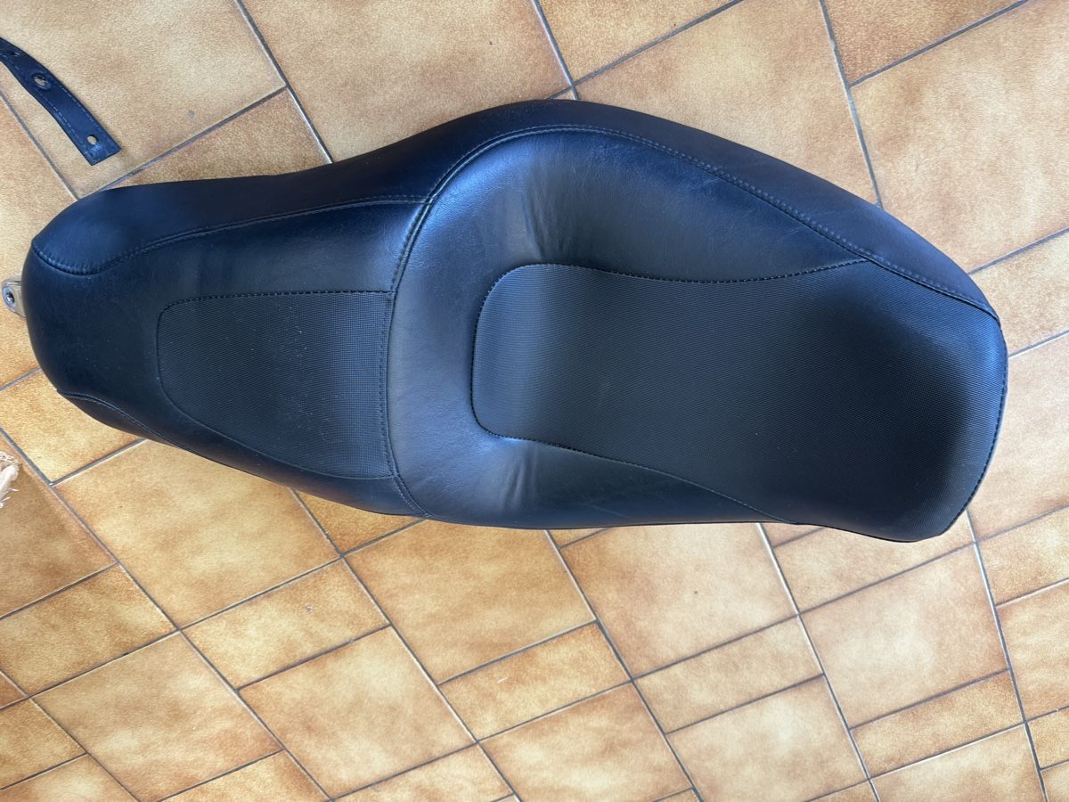 Tutti i ricambio per moto: Selle moto Harley Davidson bon état – Usato da Veyrier venduto da kimedovapa