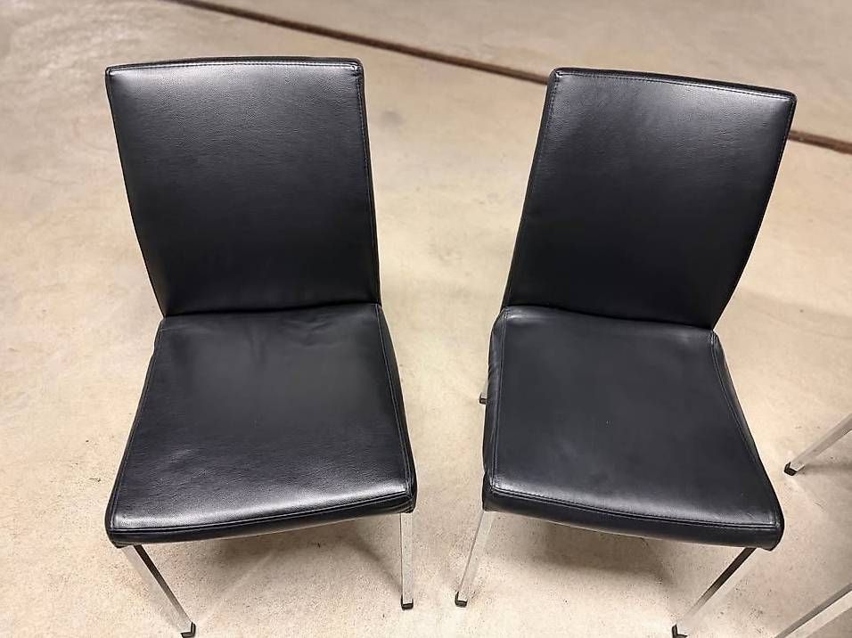 Sedie: 4 chaises en cuire noir – Usato da Bottens venduto da sundea 1