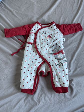 Baby Overall mit Herzmuster, Grösse 66, Winter, Rot