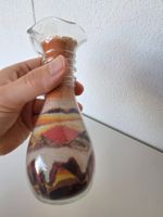 Ägyptisches Sandbild in Glasvase