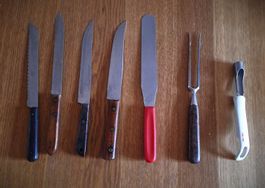 3 Brotmesser, Teigschaber, Apfelentkerner, Fleischgabel