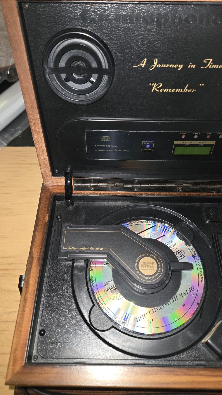 Lettore multimediale & Streamer: Antikes CD-Spielgerät im Grammofon-Design – Usato da Uzwil venduto da BrokiFloh 3