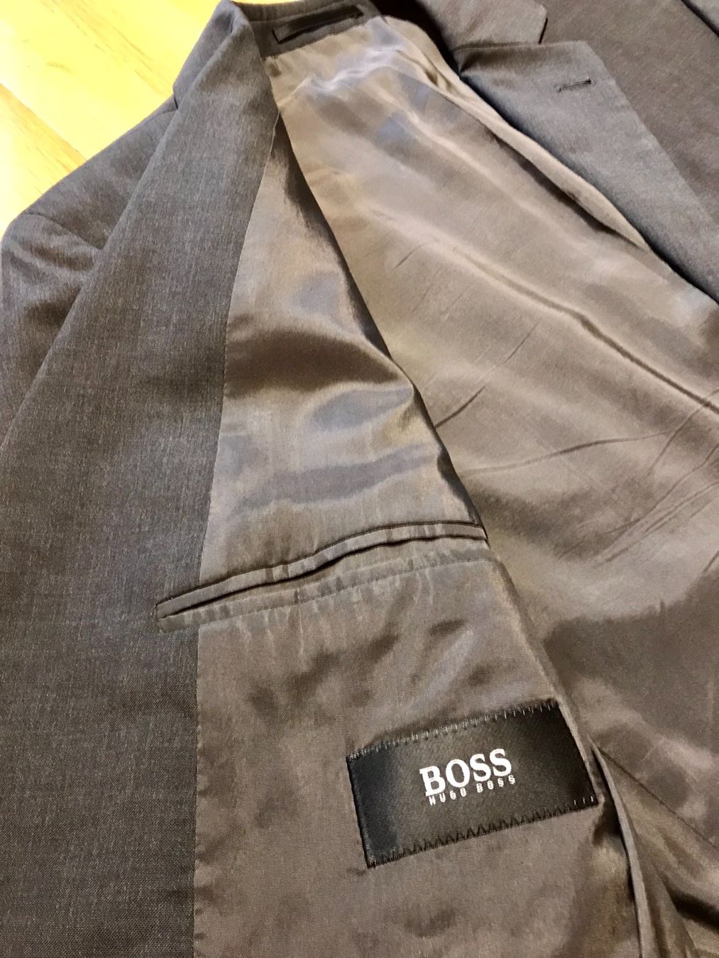 Completi: Costume gris Hugo Boss comme neuf – Nuovo (secondo la descrizione) da Lupfig venduto da GuillaumeReipold 5