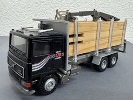 Volvo F16 Holztransporter Conrad 1:50