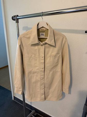 ZARA Hemdjacke in Lederoptik - Grösse XS