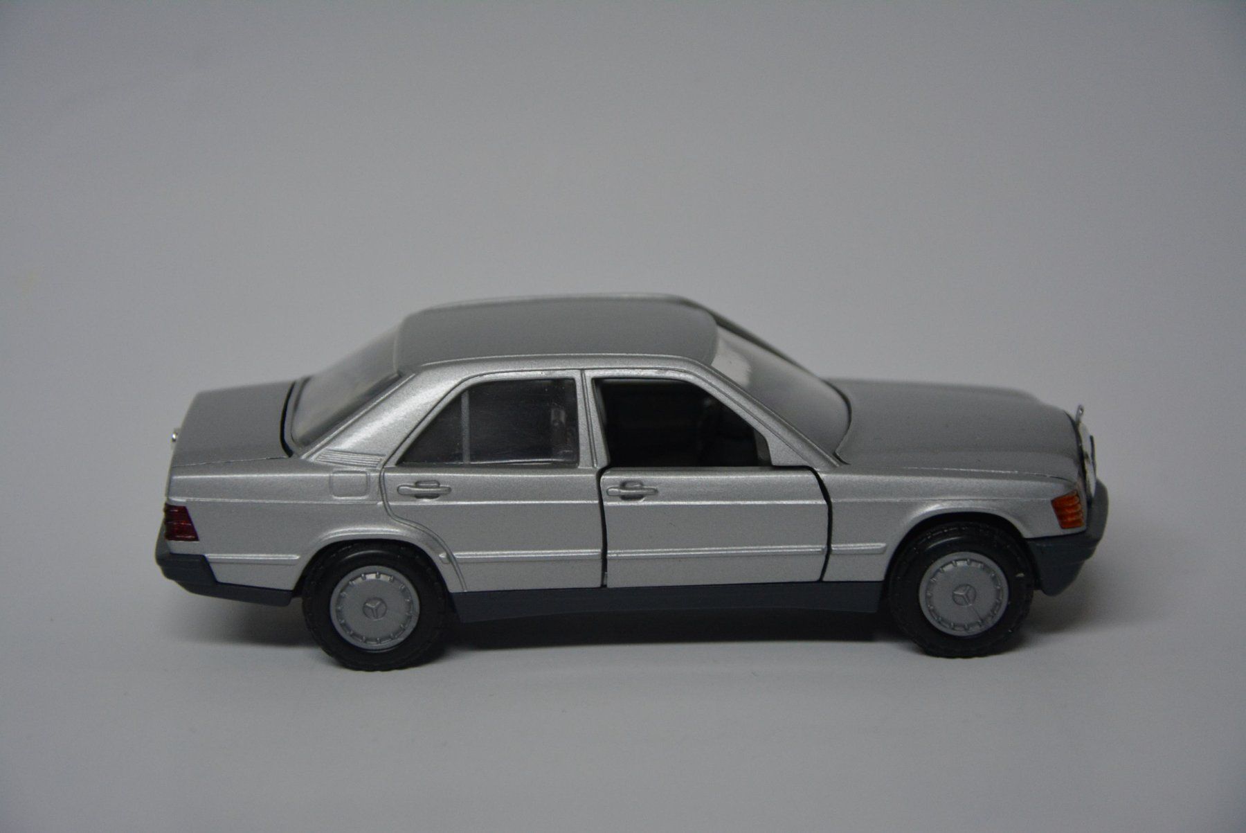 Mercedes-Benz Modellautos: Mercedes-Benz 190E W201 , Cursor  Modell , 1:35 – Neu und originalverpackt aus Goldach von Feivel9 5