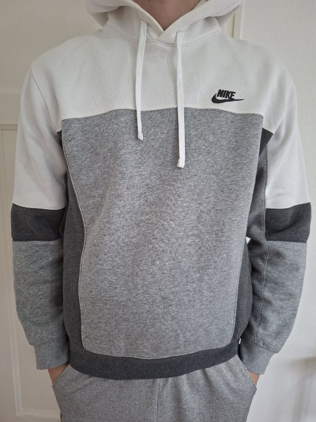 Nike Maglioni & Felpe: Pull Nike Gris, Blanc - – Usato da Renens VD venduto da ser_j2fn 2