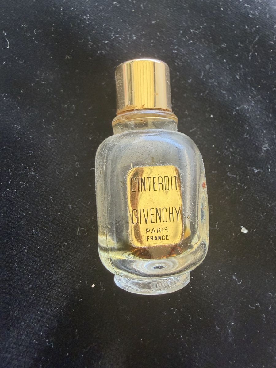 Givenchy Profumi & Eau de Toilette: Parfumminitur Givenchy 7.5 ml  – Usato da Rickenbach SZ venduto da Montagmorgen12