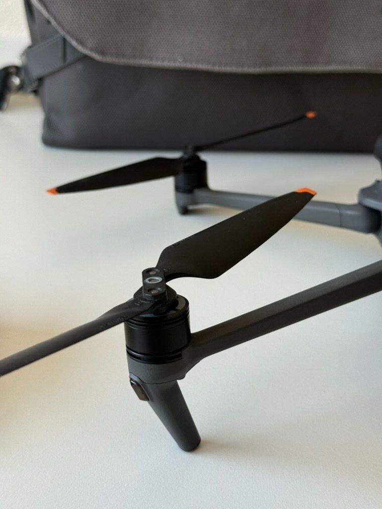 DJI Modellismo RC: DJI Mavic 3 Classic | Drohne | mit Fly More Package – Usato da Zürich venduto da 0pi_svh7 1