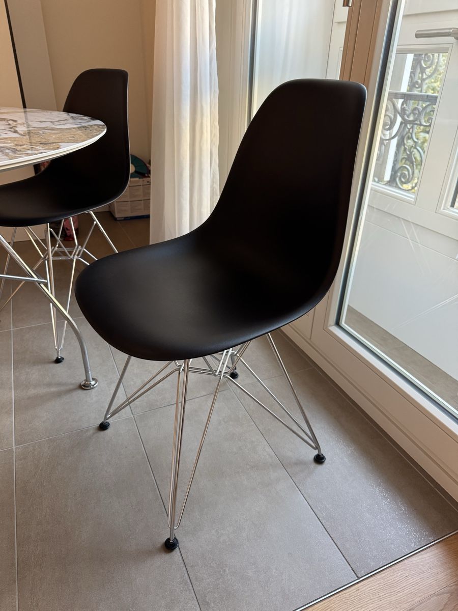 Vitra Sedie: Set 4 Chaises Vitra Noir – Usato da Genève venduto da cl2_d7hd