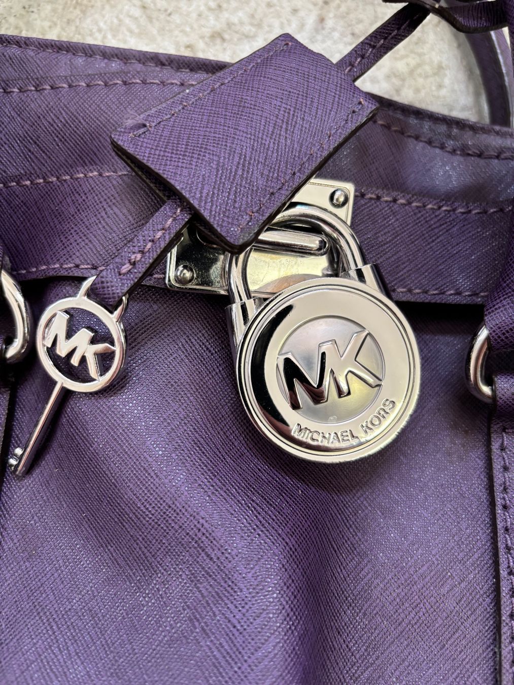 Michael Kors Borse da donna: Michael Kors Hamilton Tasche lila Leder – Usato da Sonterswil venduto da VD-Service 1