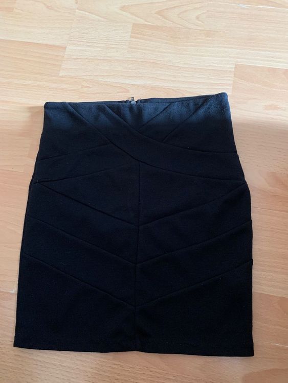 Jupe Noire Avec Motifs Marque Celaia - Taille 46 - Viscose évasée - Occasion Très Bon état