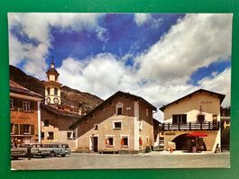 Dorfplatz ins Sils-Maria - Oldtimer - belebt
