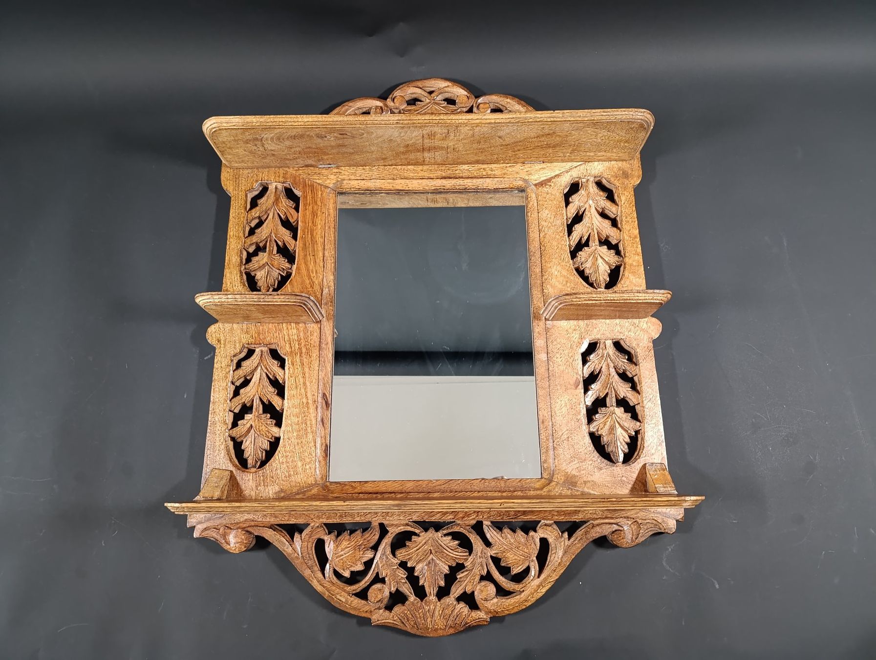 Miroirs: Miroir mural ancien 55.2 x 69.5 cm – D'occasion à Thielle par Plusvalue_Neuchatel