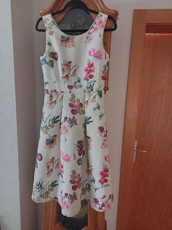 très jolie robe à fleurs taille 36