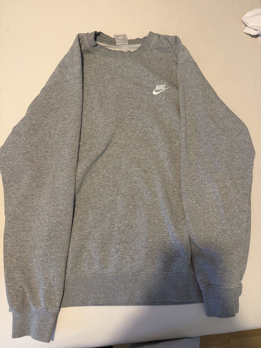 Maglioni & Felpe: 3 Pullover grössen auf den Bilder – Usato da Basel venduto da Fabiio94 4