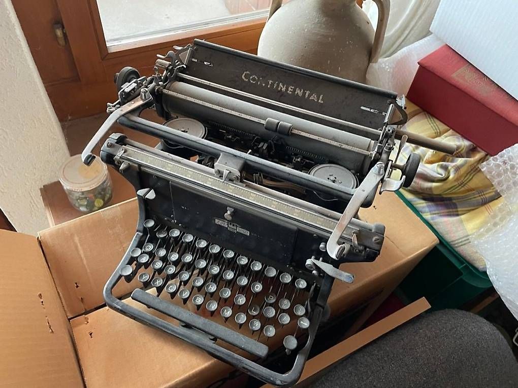Macchine da scrivere: Alte Schreibmaschine – Usato da Basel venduto da comet04