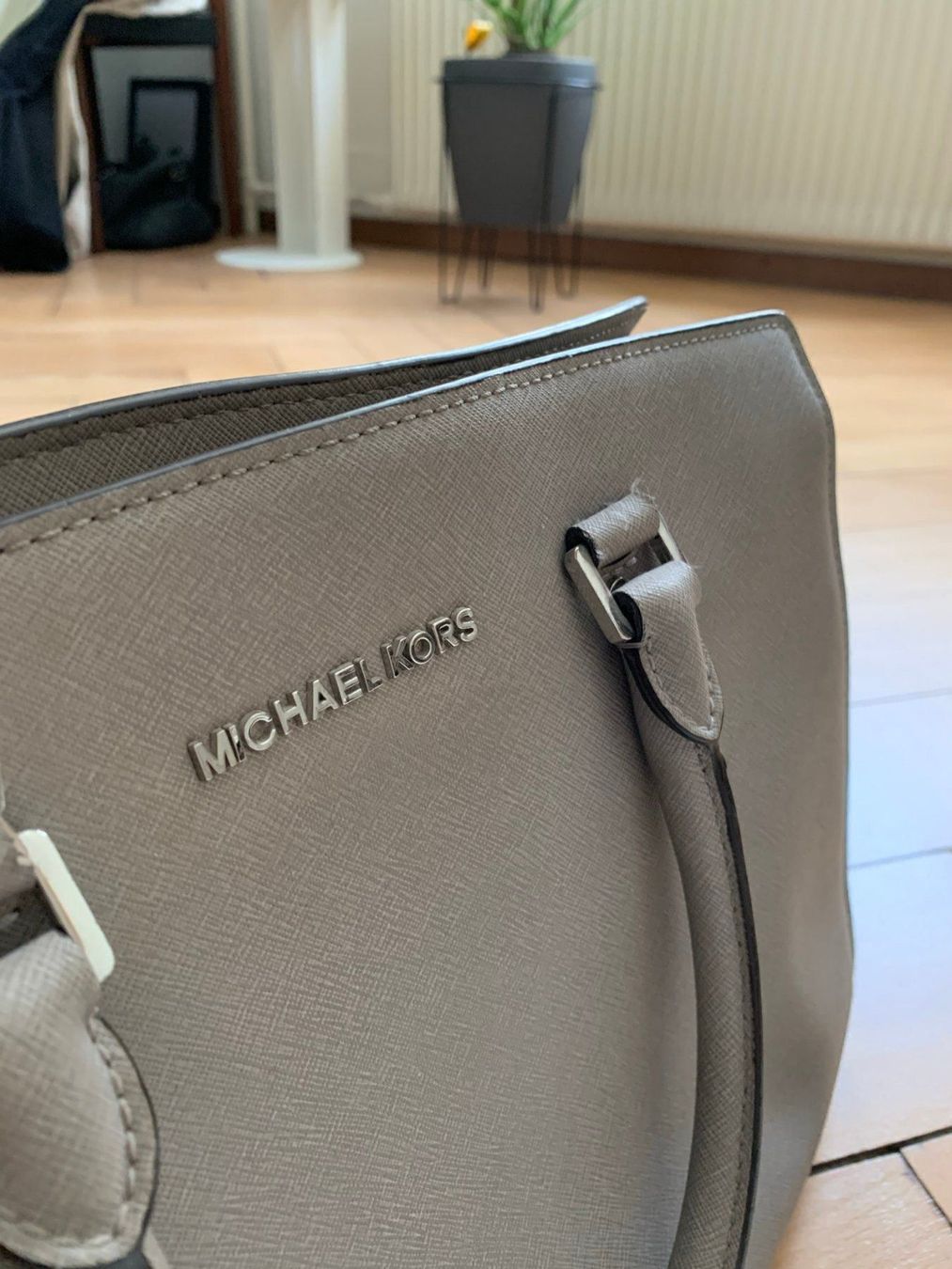 Michael Kors Borse da donna: MICHAEL KORS - Handtasche taupe-grau – Usato da Zürich venduto da Diazaio 4