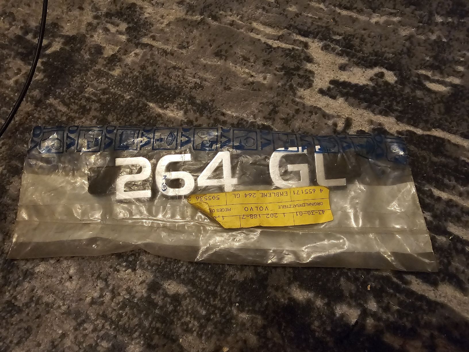 Volvo Alle Autoersatzteile: Volvo 264 GL Emblem NOS 240 260 – Neu (gemäss Beschreibung) aus Ernetschwil von Volvo0815