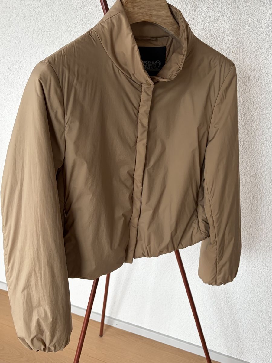 Herno Jacken: Veste courte légère beige – Gebraucht aus Chermignon von suz_yt56