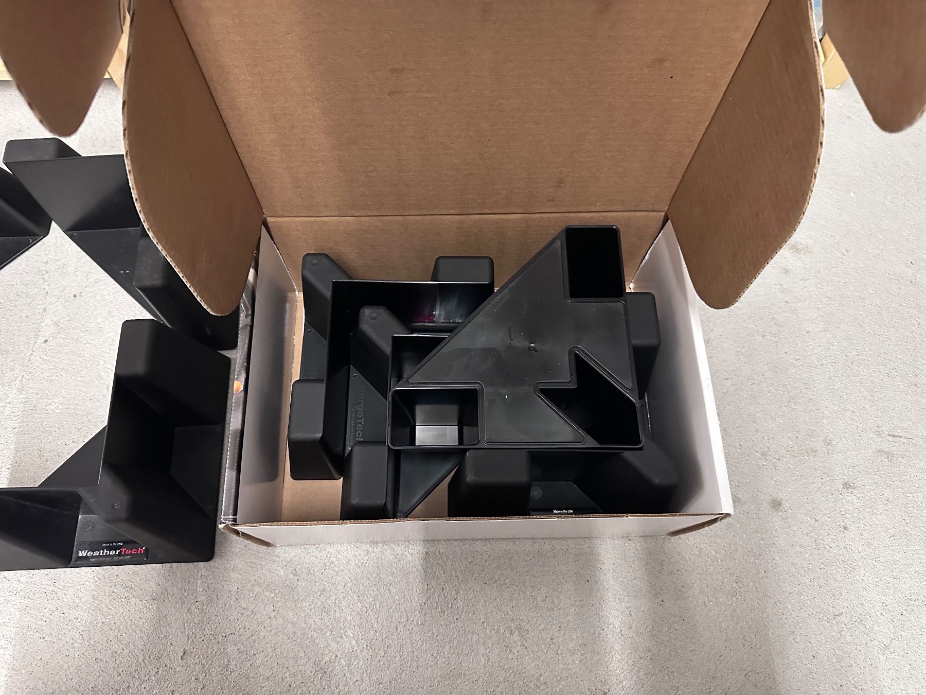 Toutes les pièces auto: 2x WeatherTech CargoTech Cargo Ladungsfixierungssystem – Neuf (Voir description) à Gossau (ZH) par DSCapeta 3