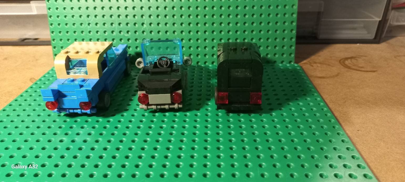 Lego Giocattoli: Lot de 3 voitures Lego – Usato da La tour de treme venduto da Legocreation82 3