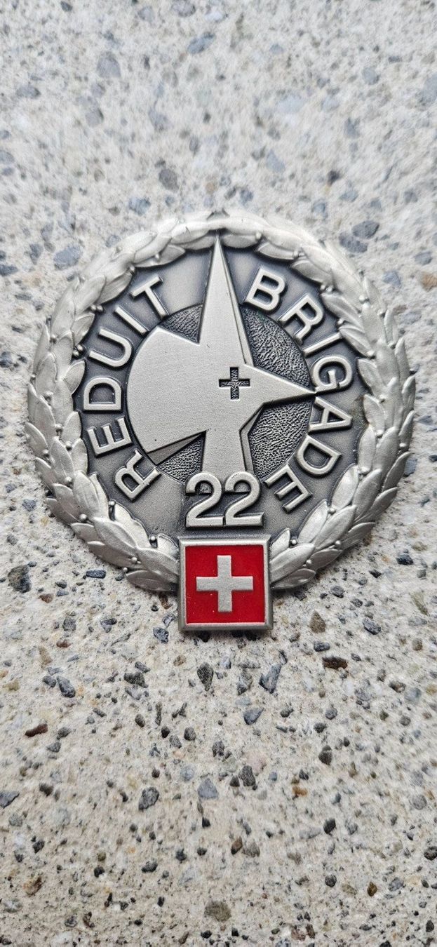 Schweizer Armee Placchette & Badge: *** Beretemblem Silber Schweizer Armee *** – Nuovo e nell'imballaggio originale da Riedholz venduto da fr_sIruP