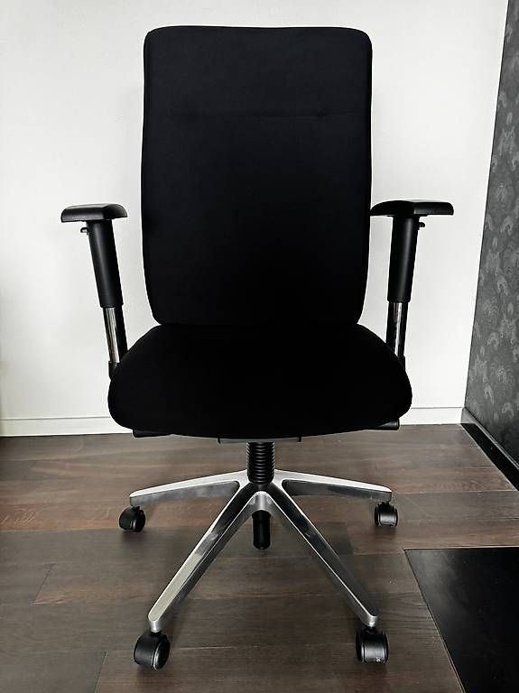 Stühle: Ergonomischer Bürodrehstuhl – Gebraucht aus Stäfa von Maurinho 1