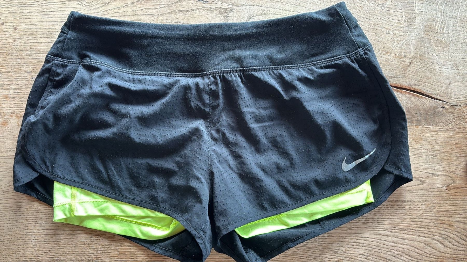 Nike Lotti di vestiti: Short Nike taille M – Usato da Matran venduto da BeMaLe