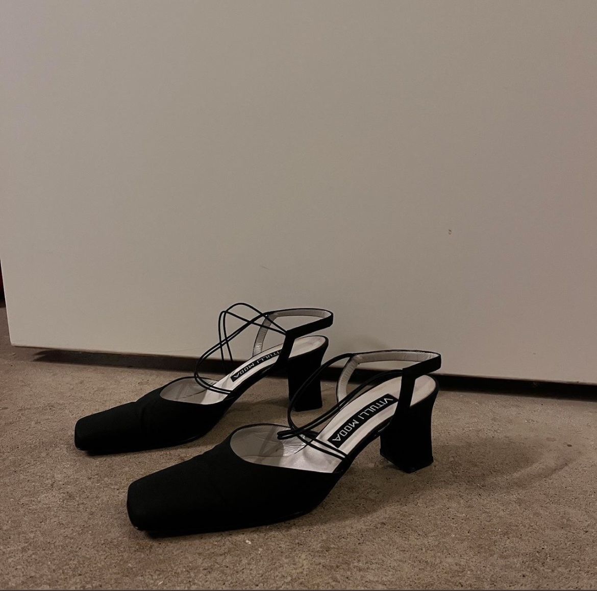 Scarpe da donna: Strappy Kitten Heels / Sandalen – Usato da Solothurn venduto da janedevillaz