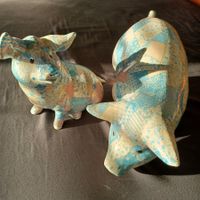 Grosse SCHWEINCHEN. Keramik. Sehr schönes Deko. 2 xStück.