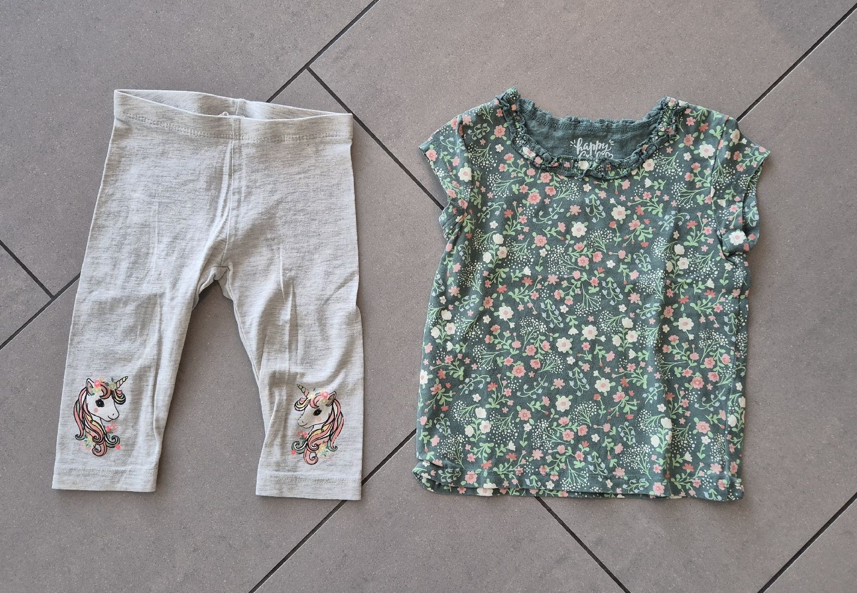 Lotti & Set di vestiti: Sommer Kleiderpaket Mädchen 98 – Usato da Würenlingen venduto da mwimmer 5