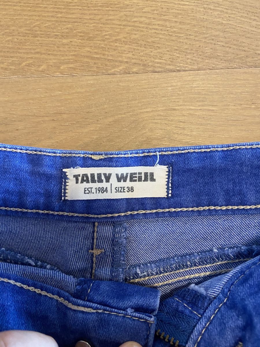 Jeans: Jeans Shorts – Usato da Ausserberg venduto da ani_7jqv 2