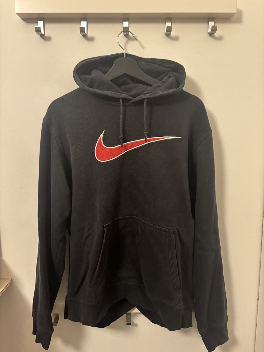 Nike Maglioni & Felpe: Hoodie Nike Vintage – Usato da Zürich venduto da sop_tq8x