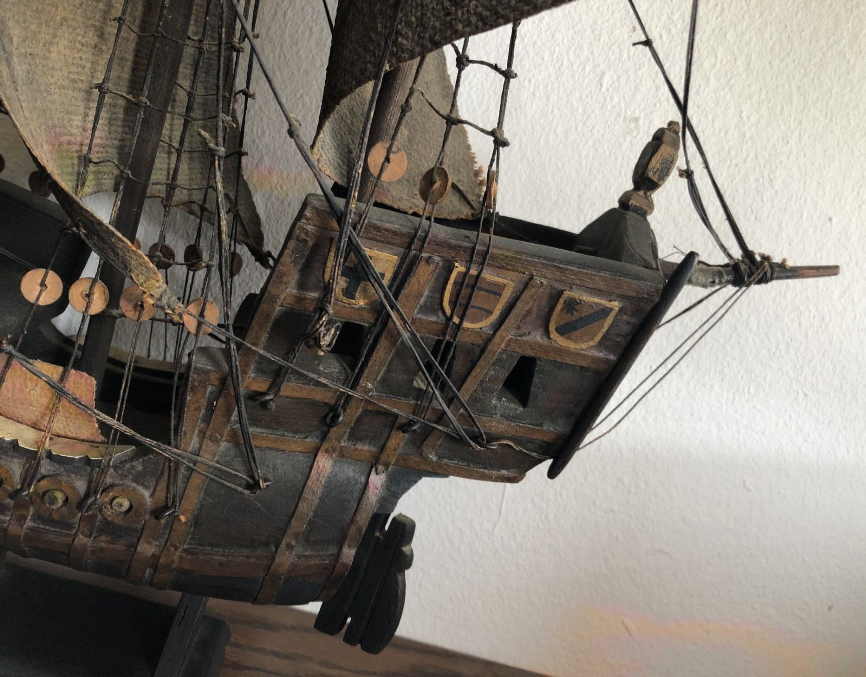 Kit di modellismo & Modellini statici: Schiff - Modell - Holz - schwarz - Piratenschiff - gross – Usato da Schaffhausen venduto da durruti 3