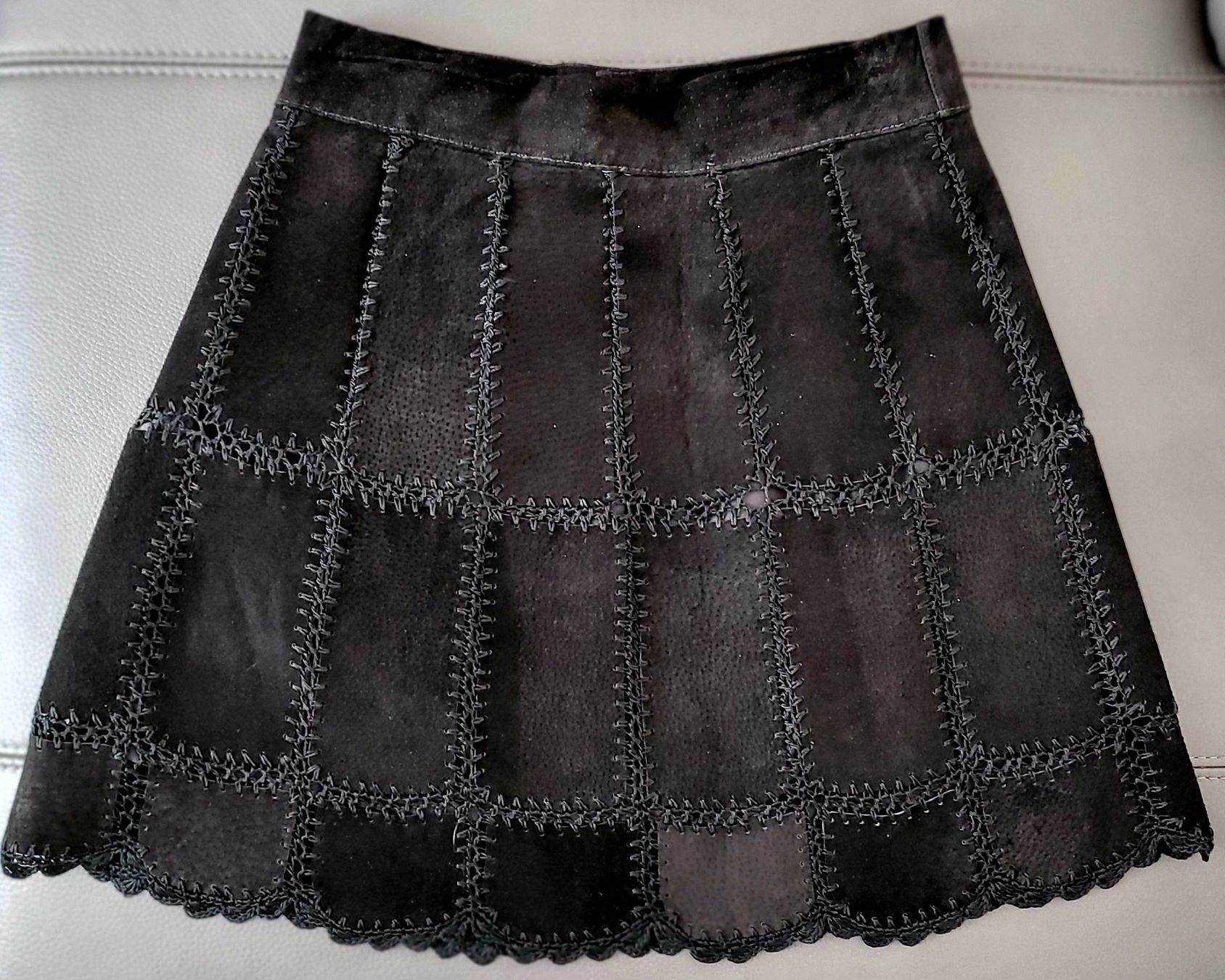 Gonne: Jupe en daim, taille S. – Usato da Neuchâtel venduto da wikit